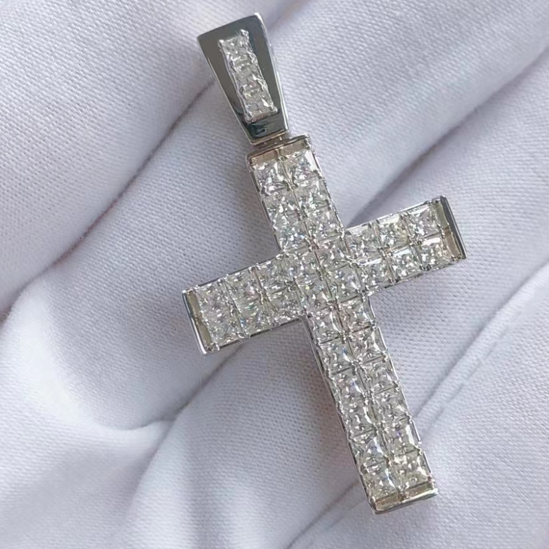 Zakázkové stříbrné stříbro 925 s přívěskem moissanite Stone Cross